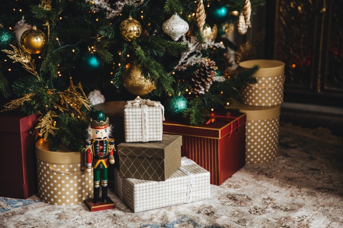 Cadeaux sous le sapin de Noël.