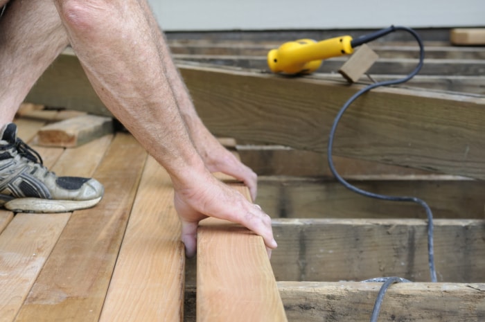 iStock-149013056 terrasse en bois ou en composite construire une terrasse en bois