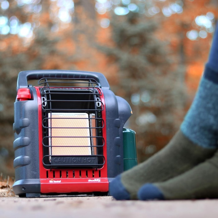 Chauffage radiant à côté des pieds