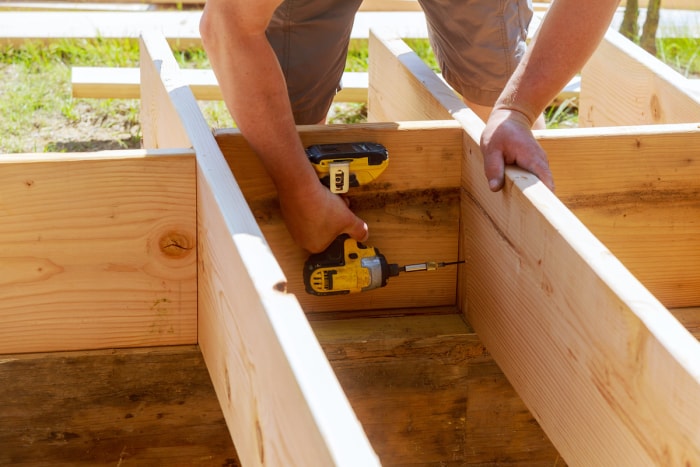 construire une terrasse avec une visseuse à percussion