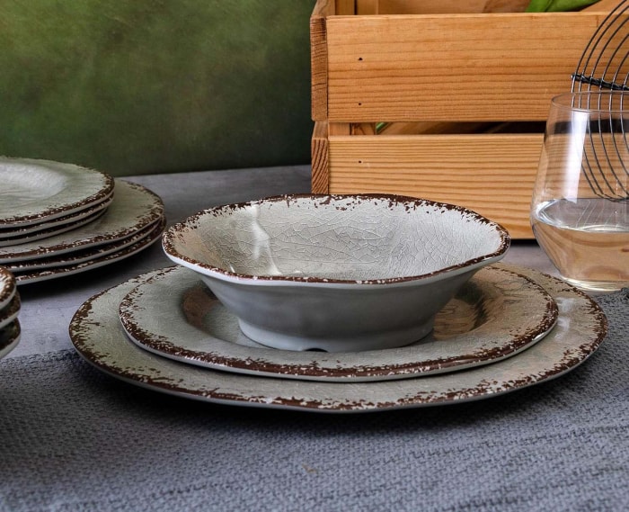 La vaisselle la plus indestructible que vous puissiez acheter Option LEHA Farmhouse Dinnerware Set