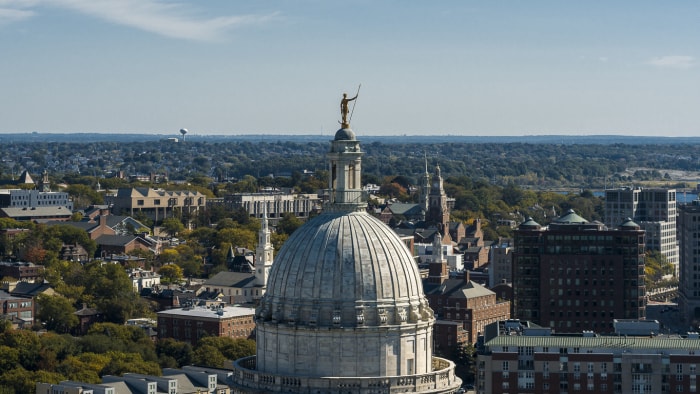 Capitol Hill avec les célèbres monuments de Providence : Rhode Island State House avec vue sur la ville.