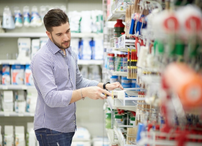 9 choses à ne jamais faire dans un magasin de bricolage