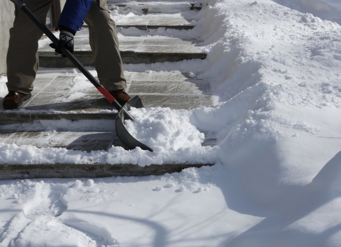 8 astuces astucieuses pour pelleter la neige