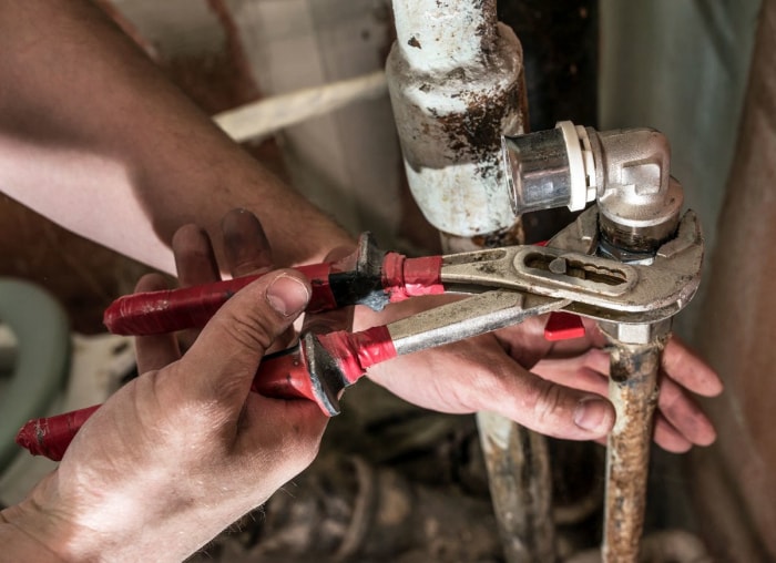 11 dangers dans la salle de bain qui nuisent à votre maison et à votre santé