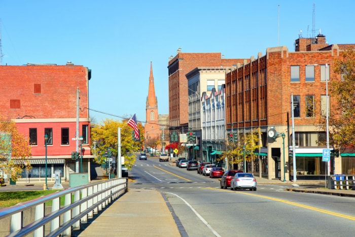 rue principale et pont à Elmira New York