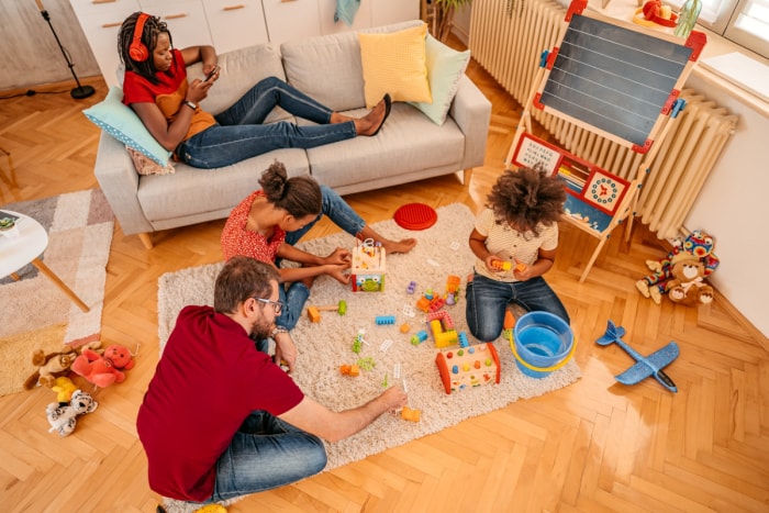 family room vs. living room - jouer en famille