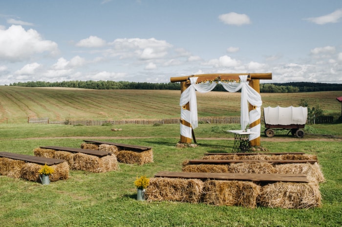 sièges de mariage en bottes de paille