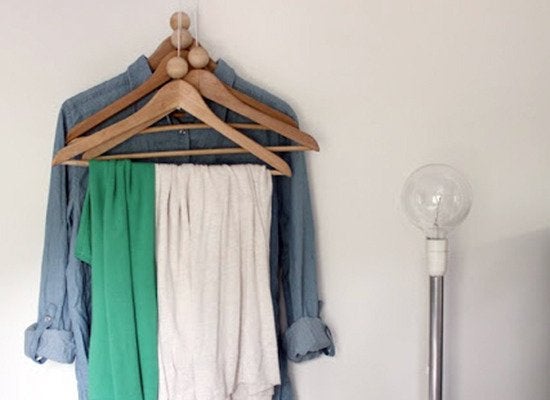 8 solutions de rangement DIY pour une pièce sans placard