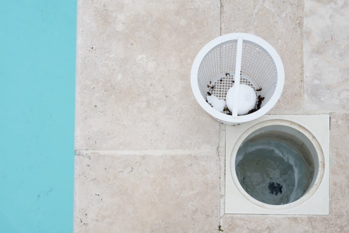 skimmer pour piscine enterrée avec panier de débris