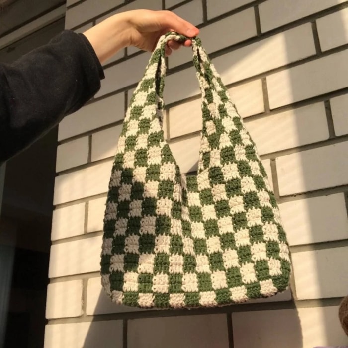 modèles de crochet pour débutants - sacs à carreaux au crochet