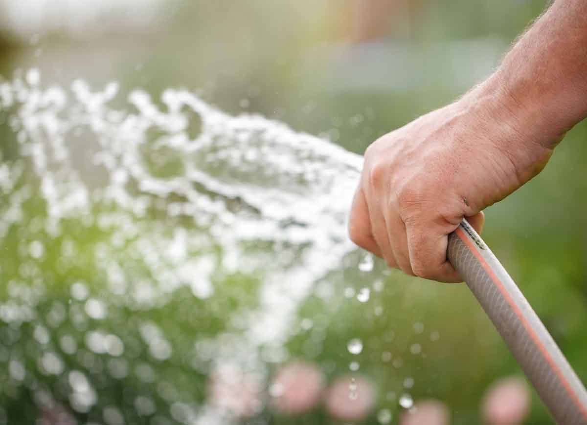 10 façons amusantes de transformer votre jardin en parc aquatique