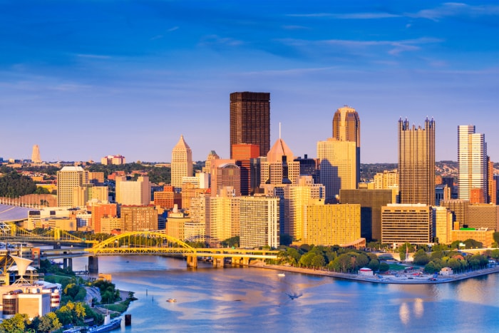 Pittsburgh, Pennsylvanie, États-Unis, au crépuscule.