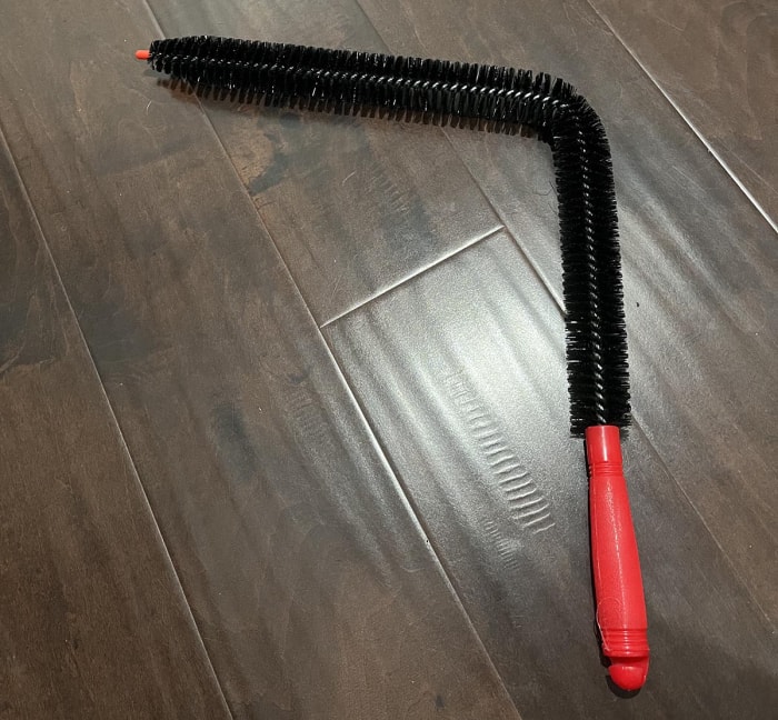 La brosse à peluches Vanitek Dryer Vent Cleaner Lint Brush avant d'être testée.