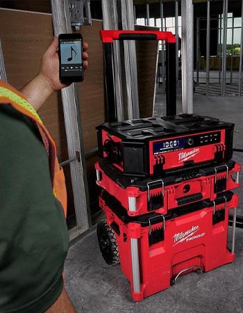 Revue de la radio et du chargeur Milwaukee M18 Packout