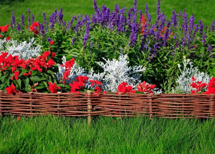 11 idées de clôtures de jardin qui complèteront n'importe quel paysage