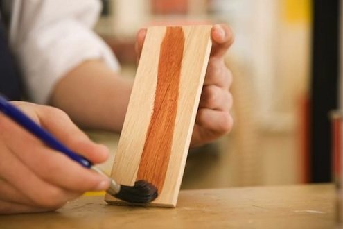 teindre le bois dans le sens de la fibre