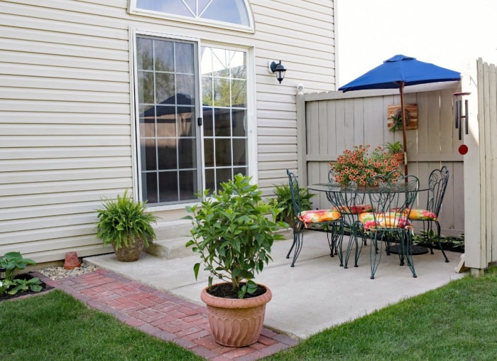 10 façons de redonner vie à un patio en béton terne