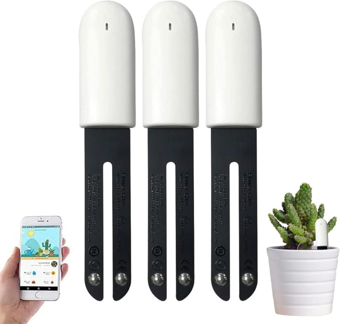 Un collage de photos de produits de trois humidimètres de jardin Sinbeda, d'une application pour smartphone qui l'accompagne et d'une petite plante d'intérieur.