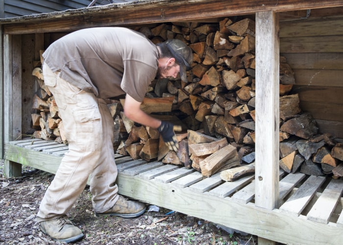 stocker du bois de chauffage pour la cheminée