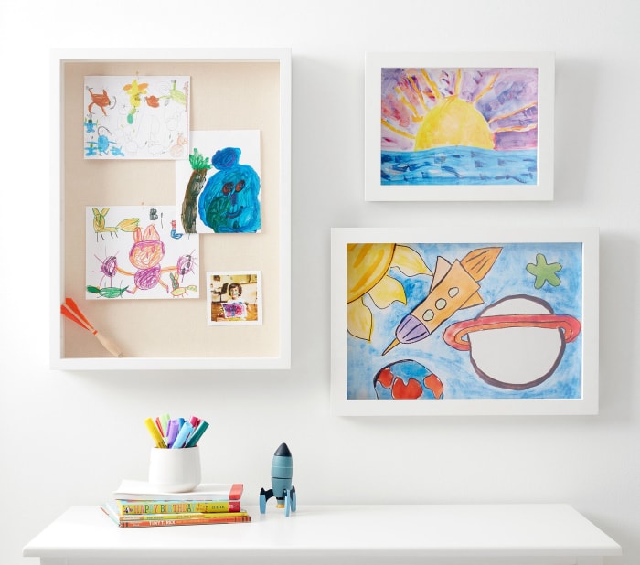 Idée de décoration murale pour enfants Pottery Barn galerie-art-présentoir-cadres-xl