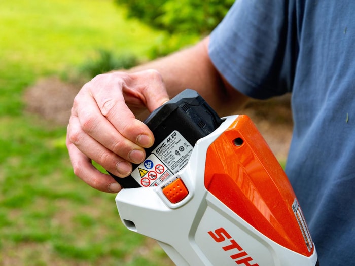 Test du coupe-bordures à batterie Stihl