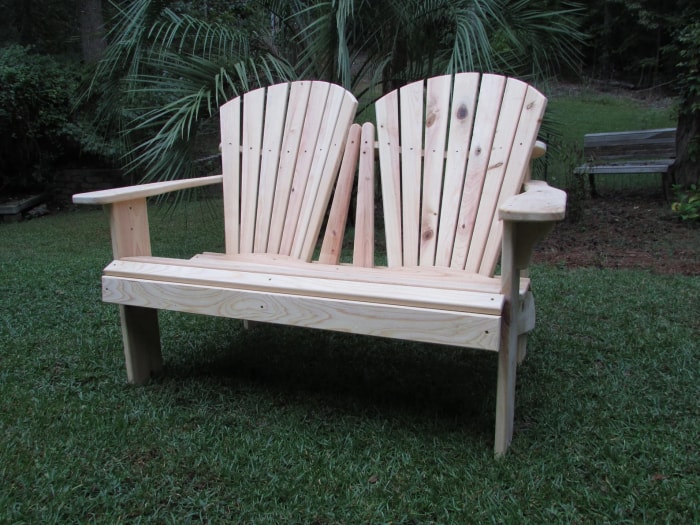 Banc en bois de style Adirondack pour l'extérieur