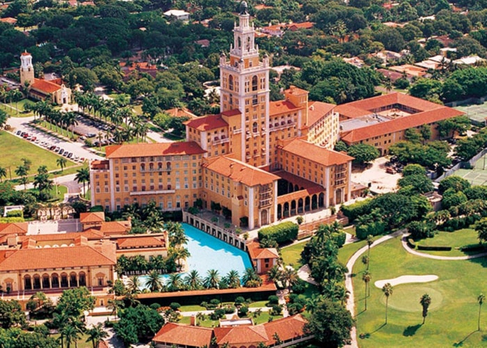 Vue aérienne d'un grand hôtel en Floride