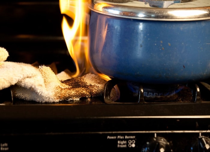 11 causes courantes d'incendies de maison et comment les prévenir