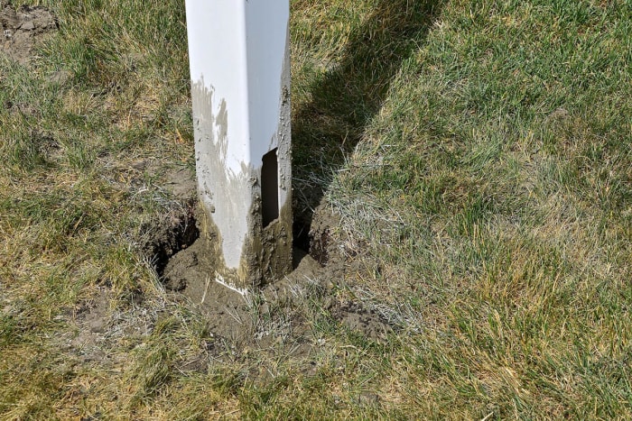 Installation de clôture en vinyle : profondeur du trou du poteau