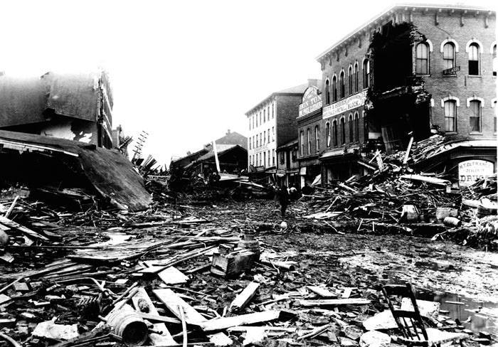 photo historique des ruines après l'inondation à Johnstown