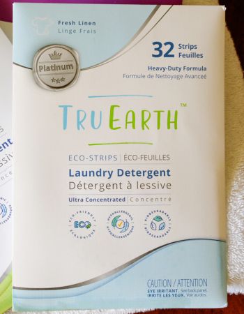 Un paquet de 32 écobrips de détergent à lessive Tru Earth avant le test.