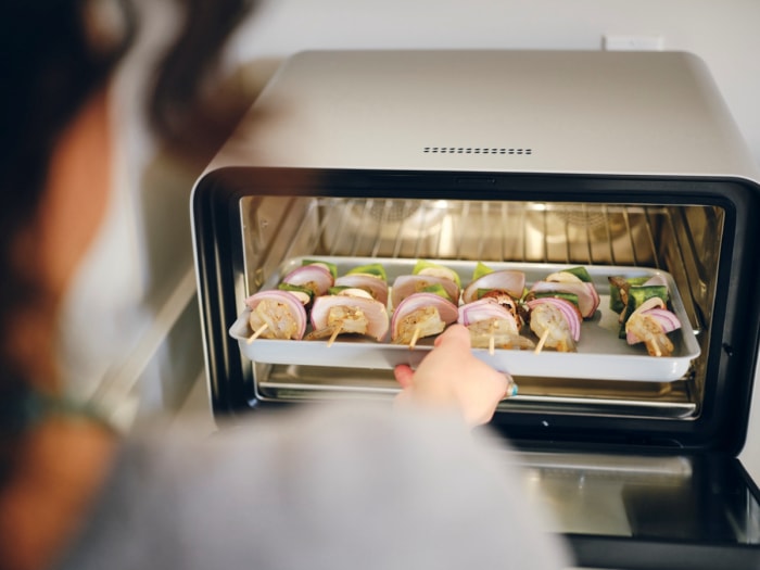 façons d'économiser de l'argent à la maison - utiliser un four grille-pain