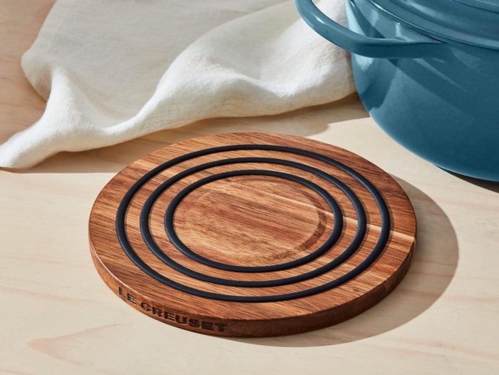 Accessoires nécessaires pour votre poêle en fonte Option Trivet en bois magnétique