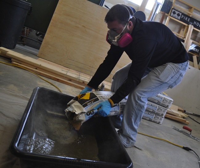 Coulage d'un comptoir en béton à faire soi-même