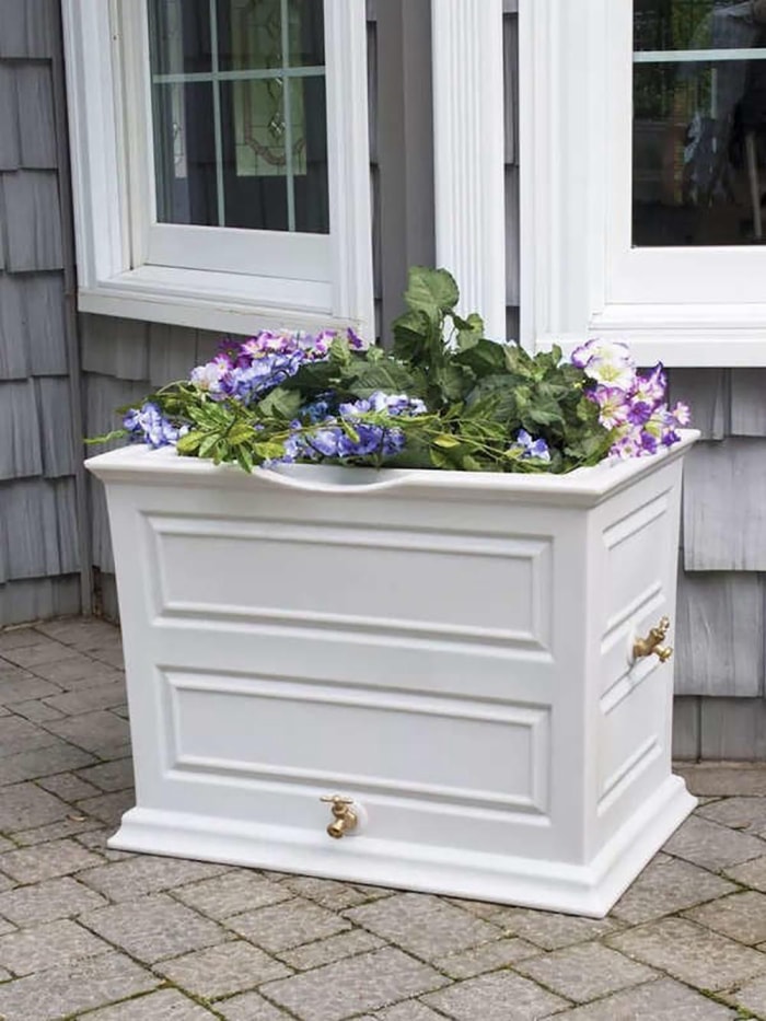 Barils de pluie Picks white_rain_barrel_planter