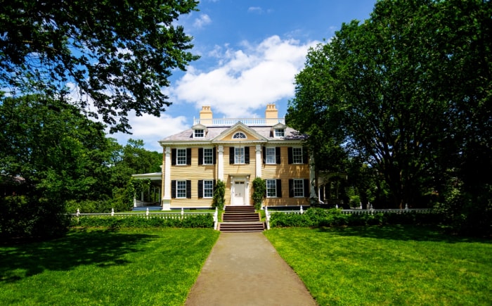 Vue extérieure de la façade de la maison Longfellow