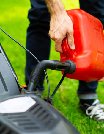 La tondeuse à gazon ne reste pas en marche Remplacer le carburant