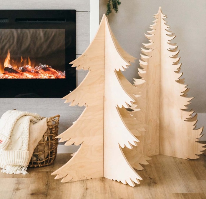 Black Friday Deals on Unique Home Decor Finds Option Wooden Christmas Trees (en anglais seulement)