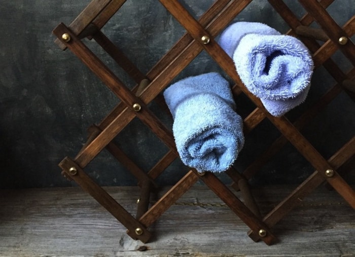 18 astuces de rangement de salle de bain totalement géniales