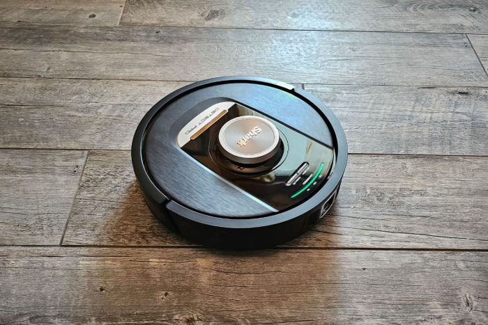 La meilleure option d'aspirateur robot pour nettoyer un parquet.