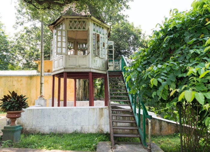 12 idées uniques de cabanes dans les arbres pour votre jardin