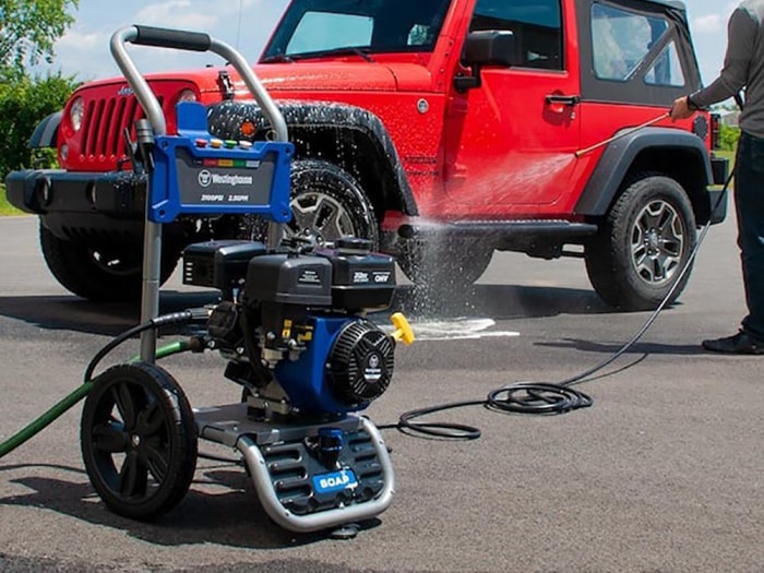 Outils utilisés par l'équipe Bob Vila pour le nettoyage de printemps Option Westinghouse WPX3200 Pressure Washer