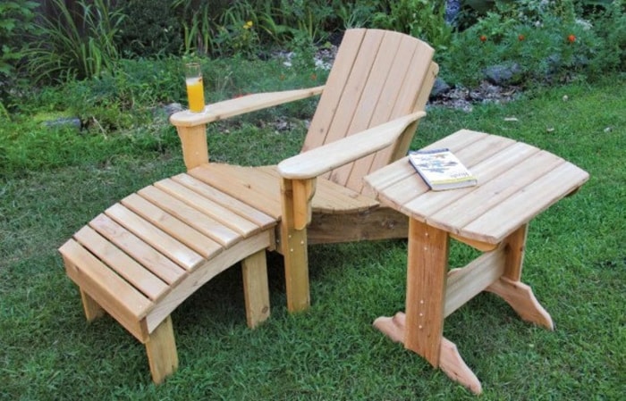 Chaise Adirondack en bois avec pouf et table d'appoint