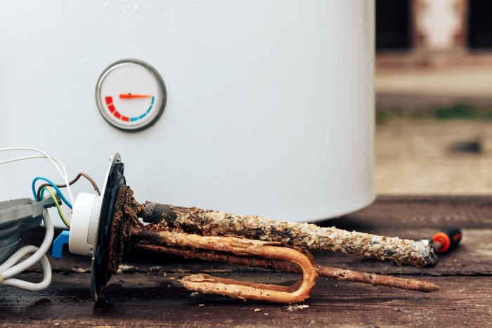 iStock-1180687973 entretien des appareils chauffe-eau à tige d'anode rouillée