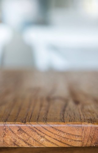 Renouveler les finitions du bois avec de l'essence minérale - Table Detail