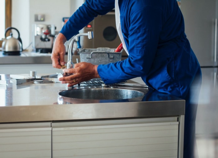 Vous mettez votre maison en vente ? Commencez par effectuer ces 10 réparations