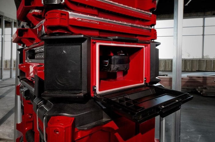 Revue de la radio et du chargeur Milwaukee M18 Packout