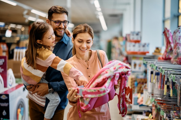 iStock-1414489347 vacances fiscales pour l'amélioration de l'habitat achats en famille de fournitures scolaires