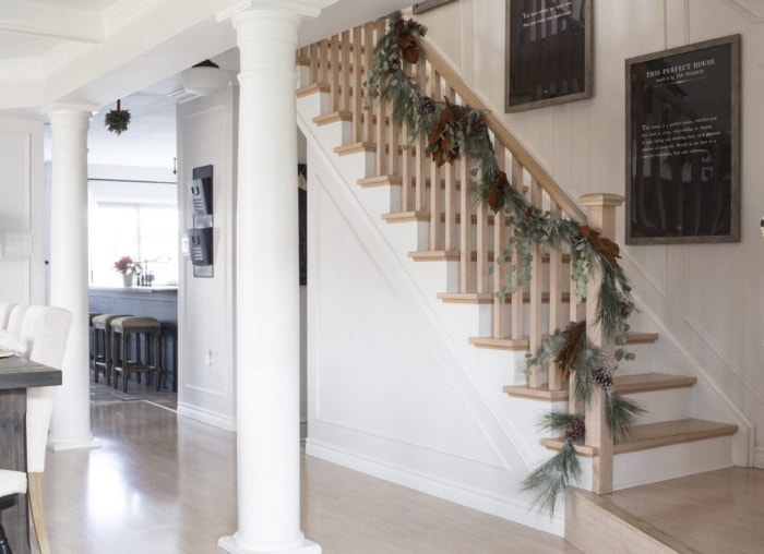 15 façons de décorer l'escalier pendant les fêtes